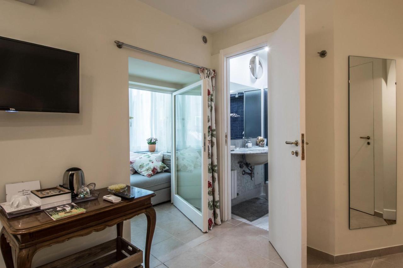 Baru In Chiaia Bed & Breakfast Naples Exterior photo