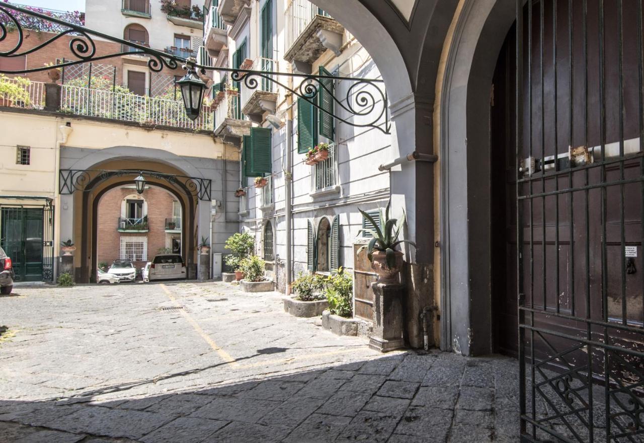 Baru In Chiaia Bed & Breakfast Naples Exterior photo